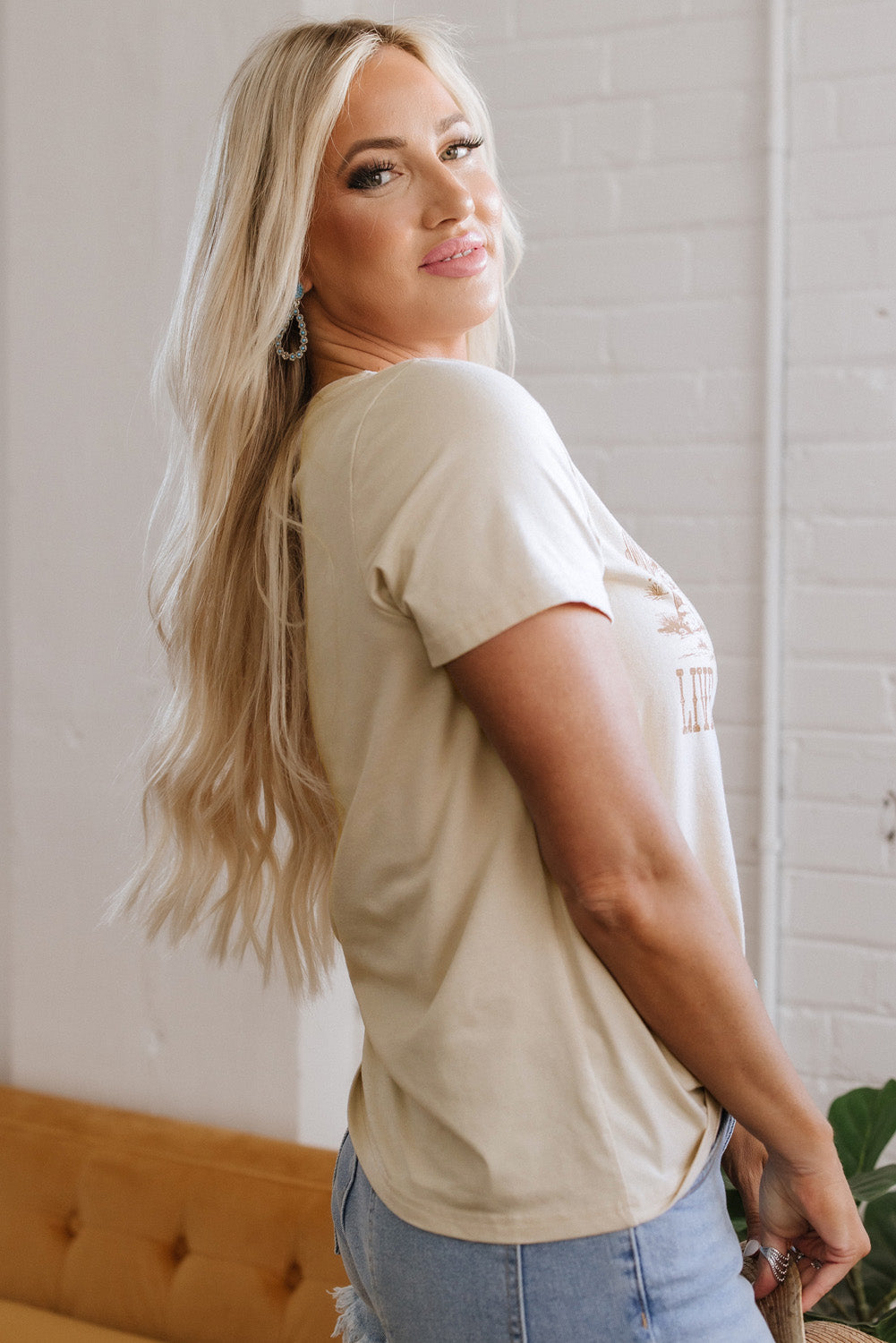 LIVE YOUR BEST LIFE Crew Neck Western Graphic TeeĀ DAME BOHEME