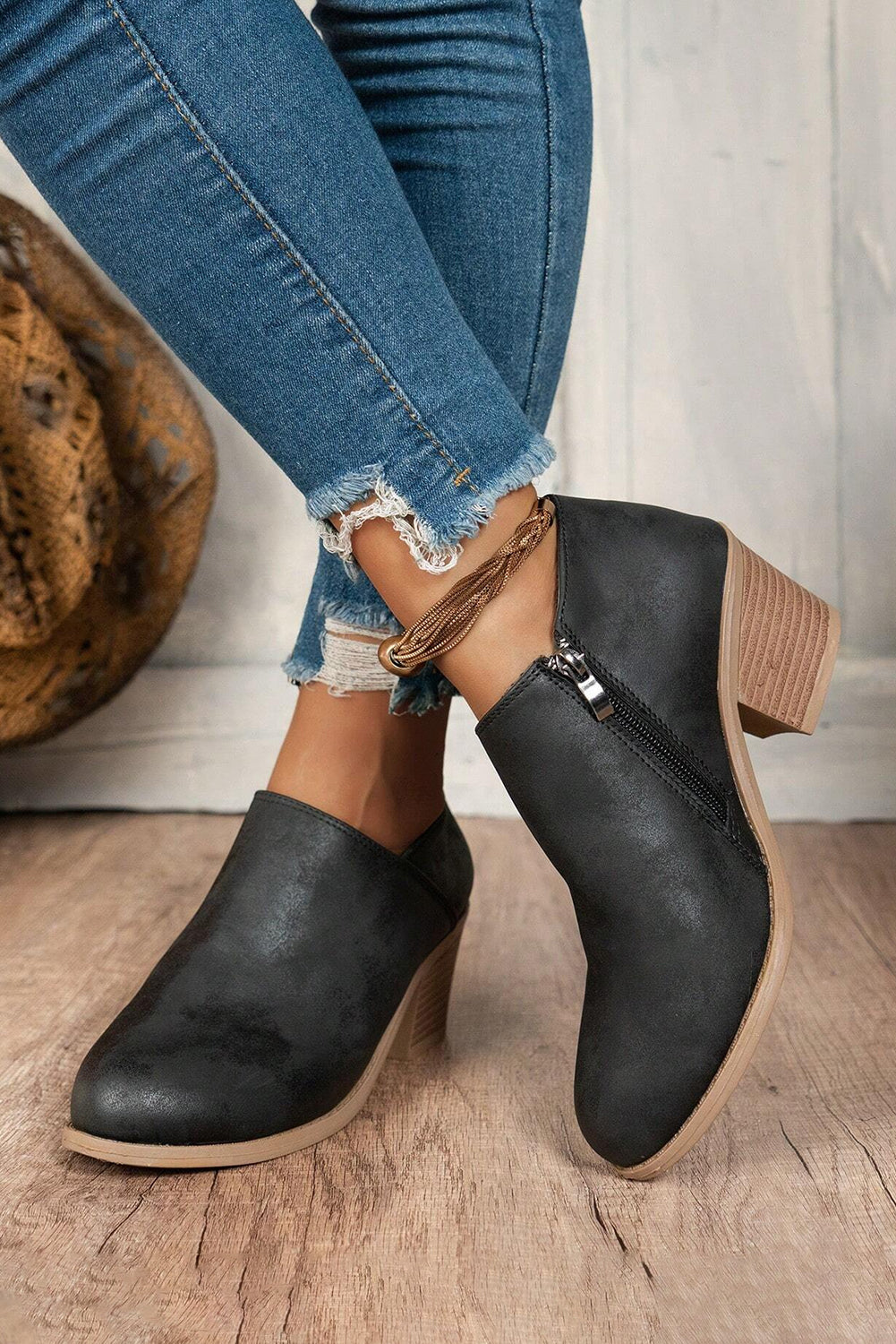 Tulip Opening Suede Ankle Boots DAME BOHEME