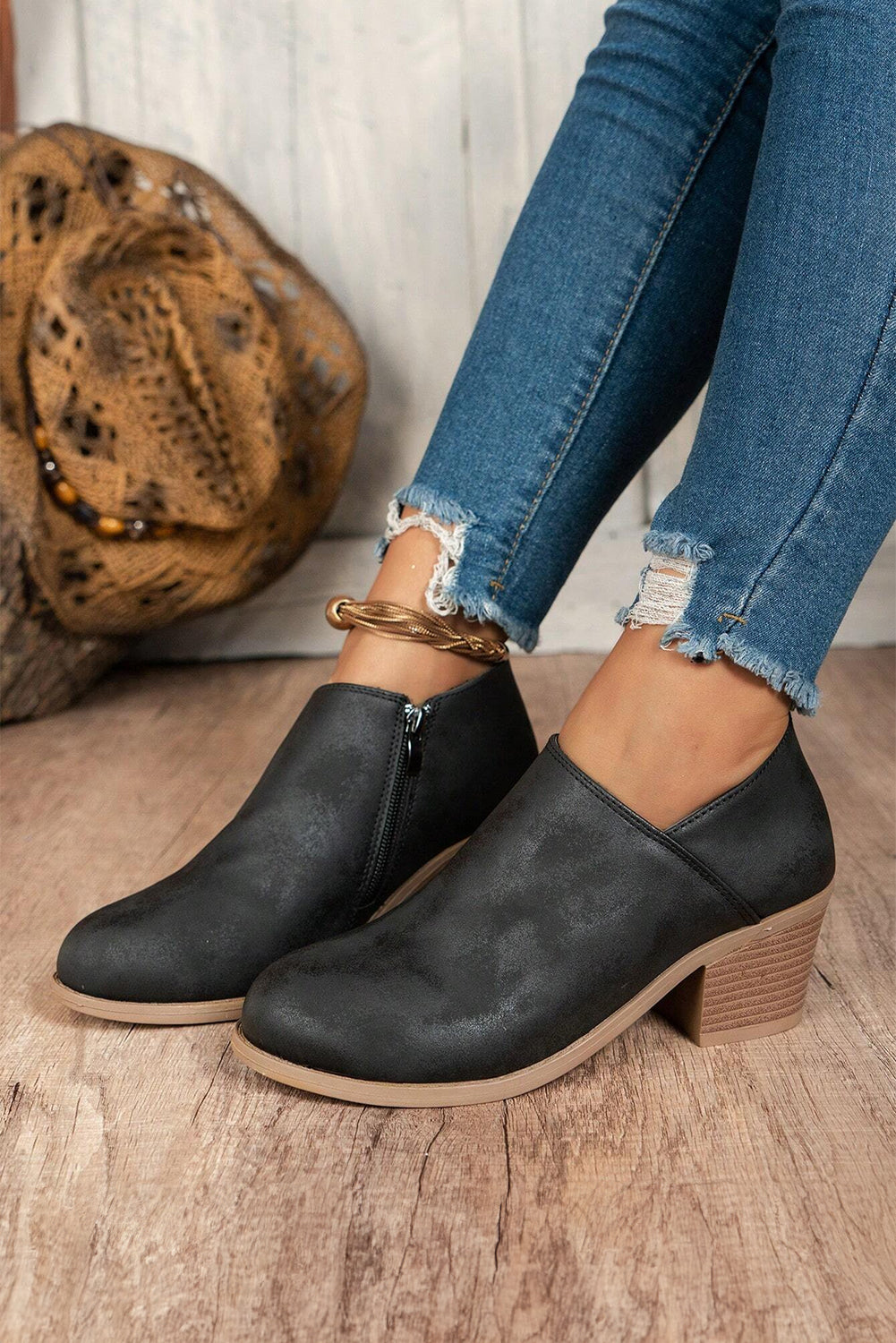 Tulip Opening Suede Ankle Boots DAME BOHEME