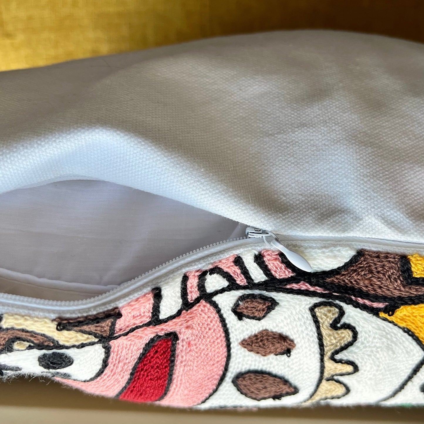 Gold Abstract Art Inspired Cat | Embroidered Pillow Cover DAME BOHEME