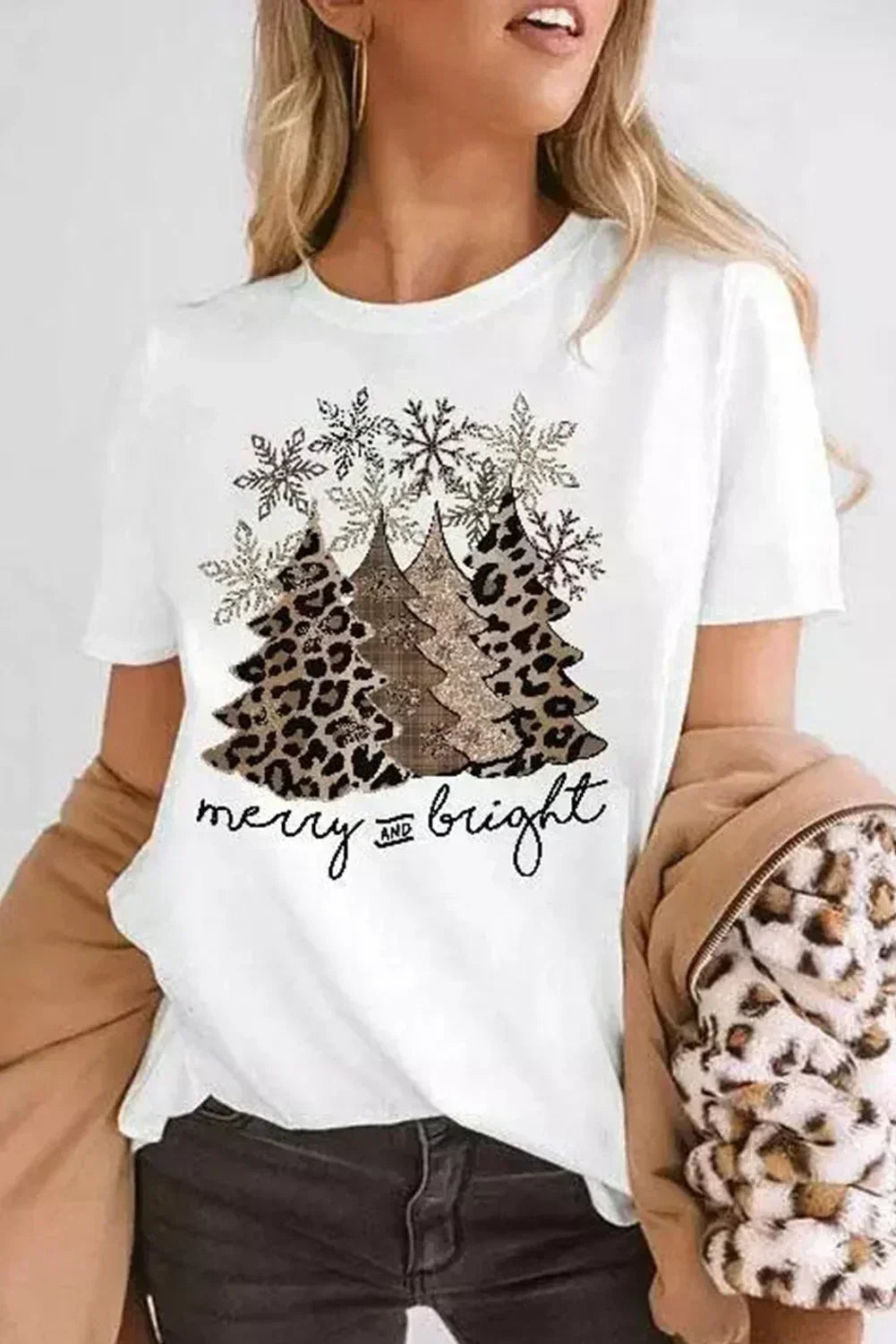 White Leopard Christmas Tree Graphic Tee – Festive & Fierce Crewneck DAME BOHEME