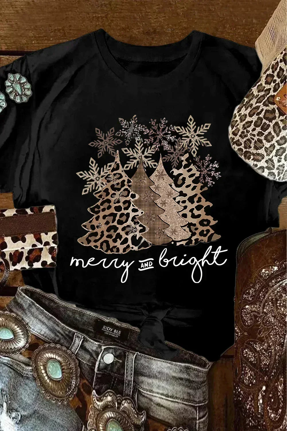 White Leopard Christmas Tree Graphic Tee – Festive & Fierce Crewneck DAME BOHEME