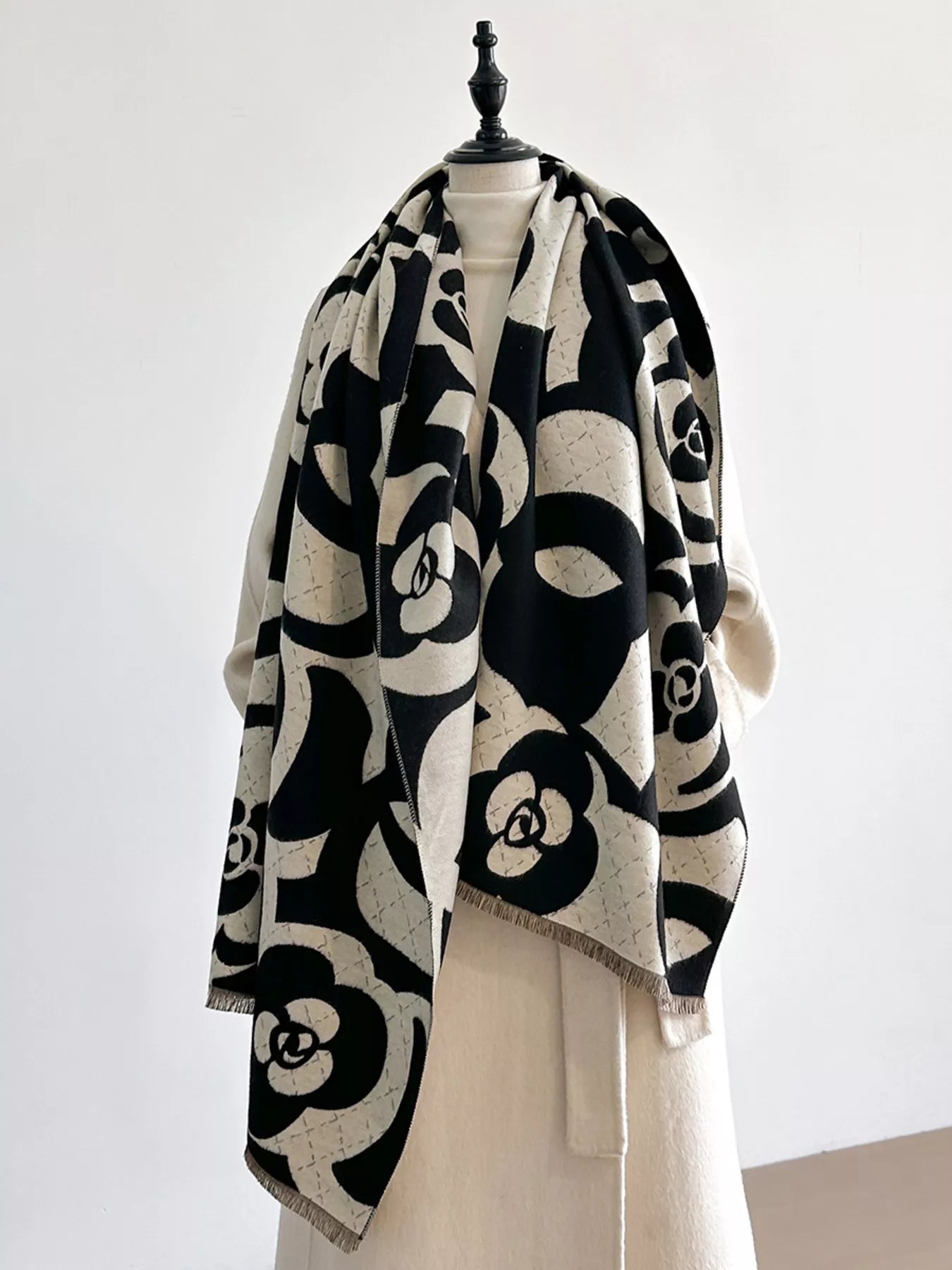 Floral Patterned Warm Scarf  DAME BOHEME