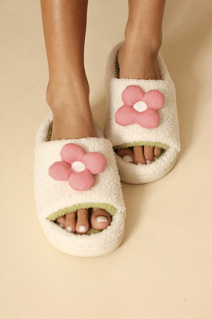 Sherpa slides with contrast 3D flower detail  DAME BOHEME