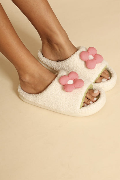 Sherpa slides with contrast 3D flower detail  DAME BOHEME