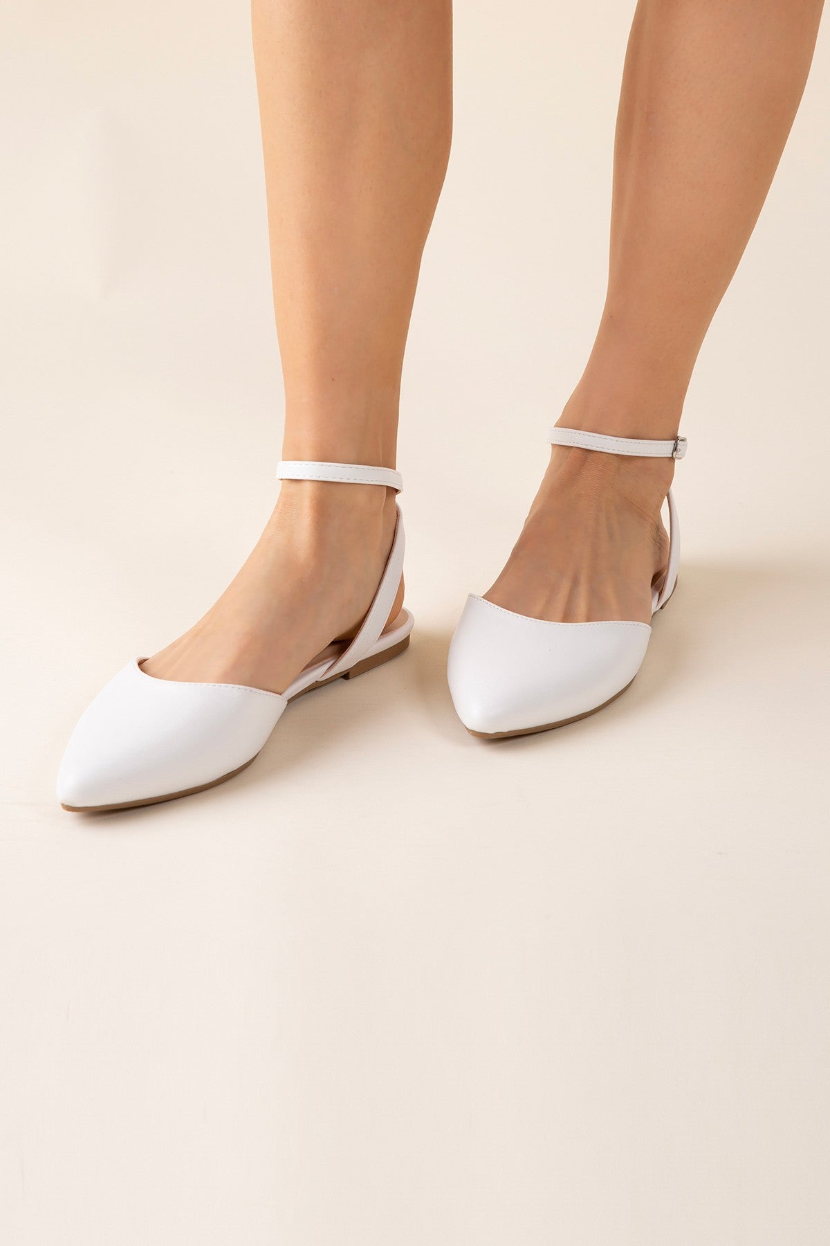 LINDEN-S Ankle Strap Tapered Toe Flats