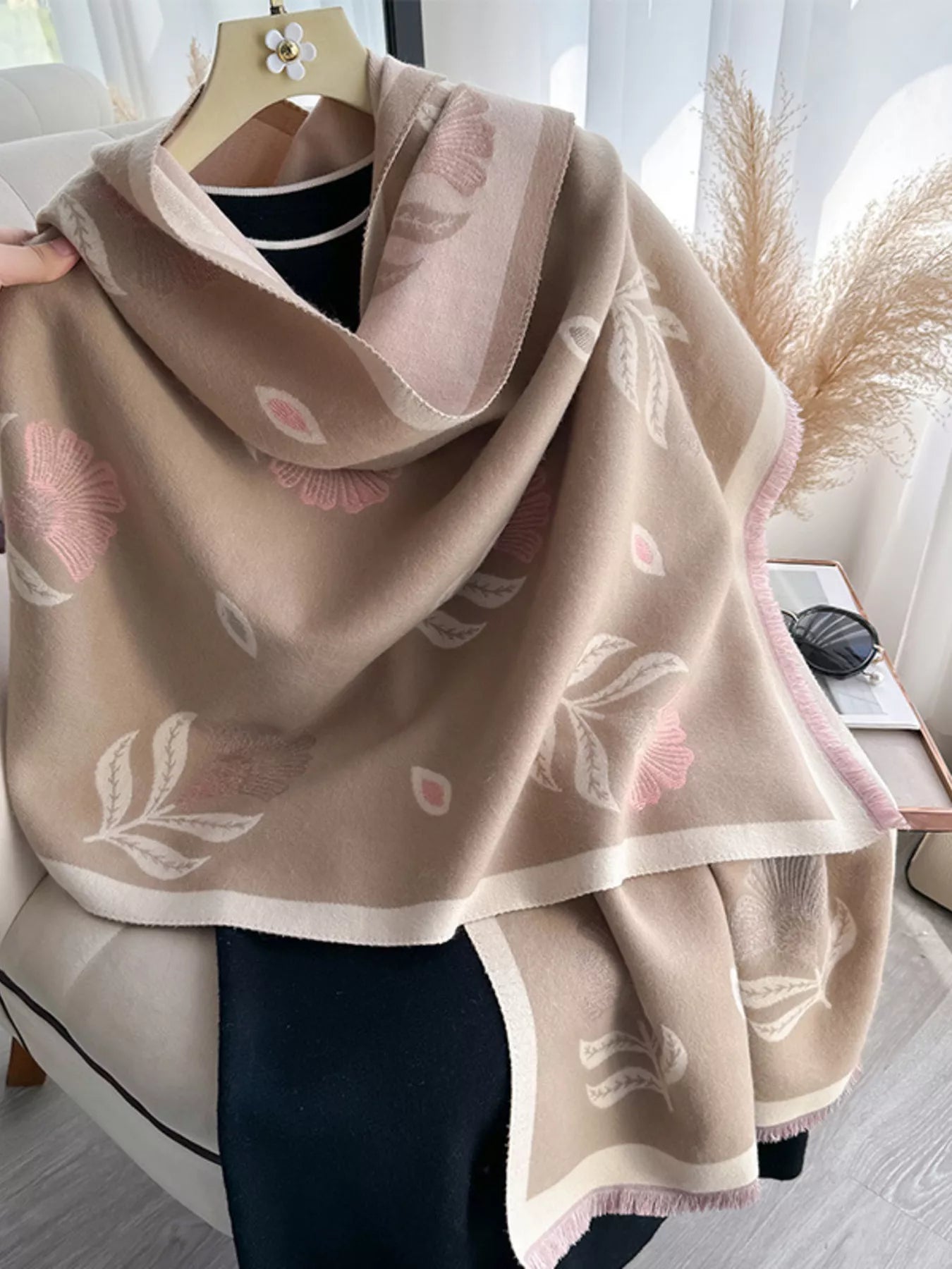 Printed Raw Hem Shawl  DAME BOHEME