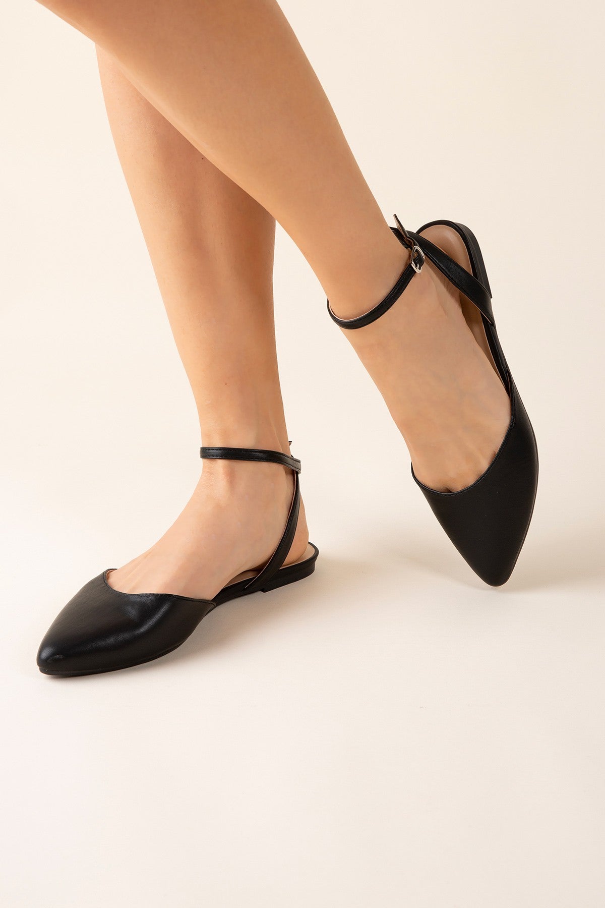 LINDEN-S Ankle Strap Tapered Toe Flats