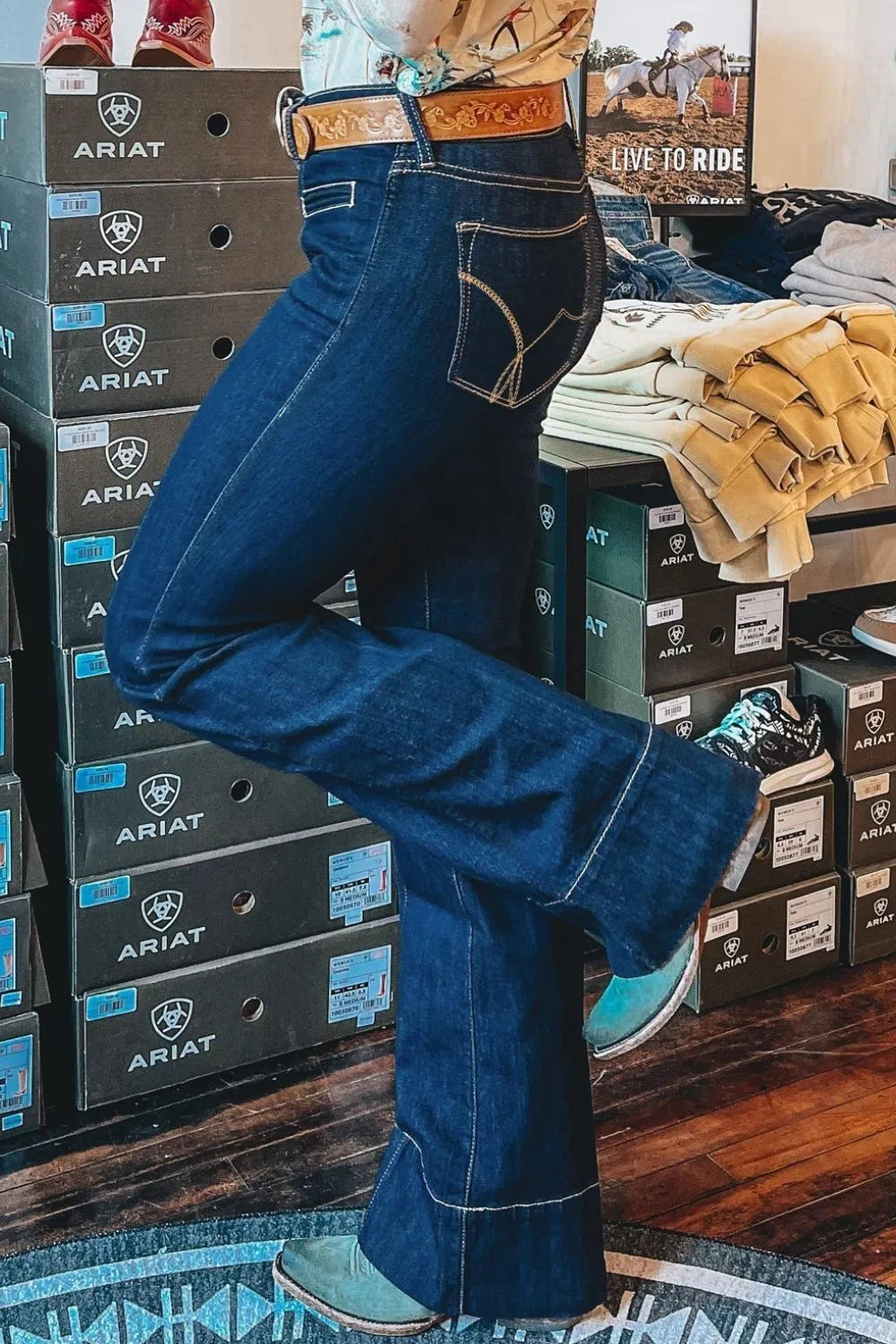 Center Seam Deep Wash Straight Jeans  DAME BOHEME