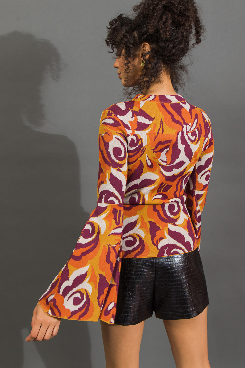 HER FAVORITE FEATURES SWEATER TOP  DAME BOHEME